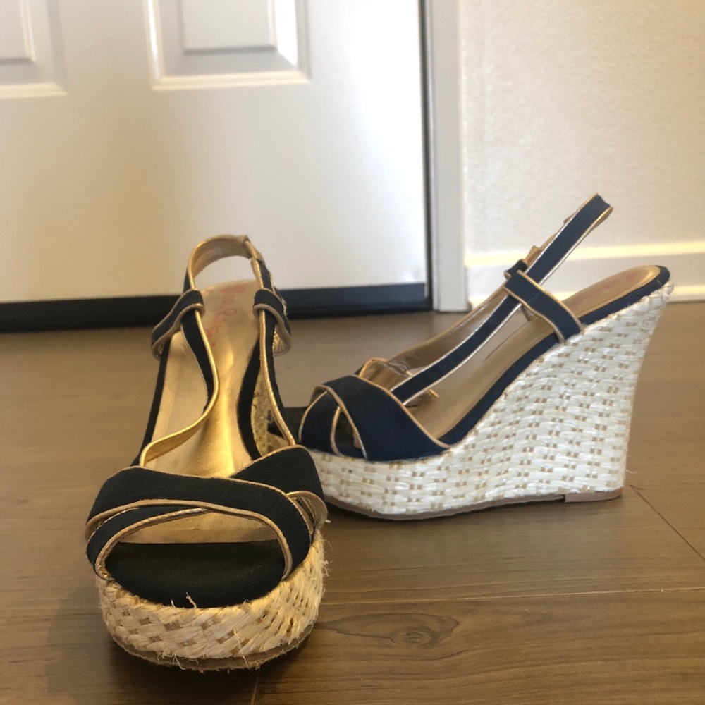 Lily Pulitzer Navy and Gold Wedge